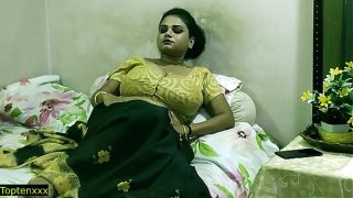 Horny bhabhi in green saare sucking and fucking at her bedroom