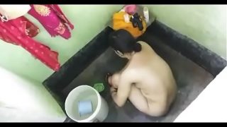 sexy desi bhabi bathing caught on hidden camera